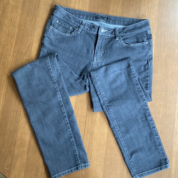 Prana Denim - Charcoal Gray PRANA Jeans. Size 8. Excellent condition.